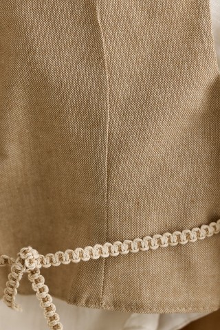 Βαπτιστικό ρούχο αγόρι με μπεζ γιλέκο και χυτό παντελόνι από βαμβακερή μουσελίνα