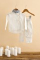 Βαπτιστικό ρούχο αγόρι με λευκό πουκάμισο με φιογκάκια και λευκό παντελόνι