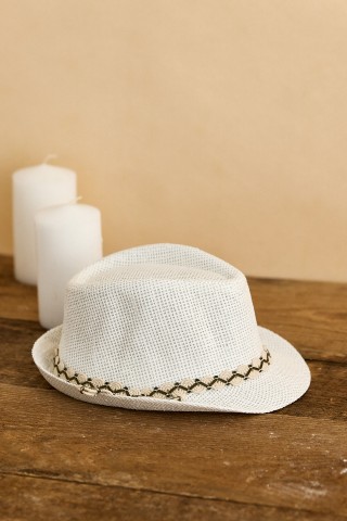 Καπέλο βάπτισης λευκό με φάσα λαδί λευκή 