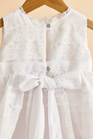 Βαπτιστικό φόρεμα λευκό με νερβίρ και τρέσσες από διάφορα ασπροκεντήματα