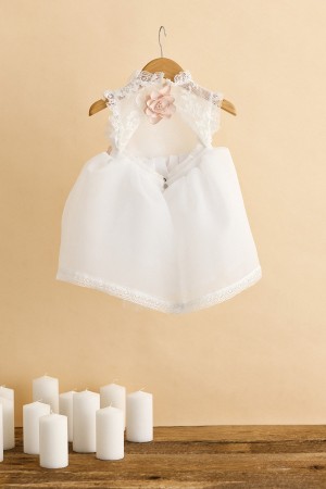 Βαπτιστικό φόρεμα με λευκή ημιδιάφανη οργάντζα και δαντέλα λευκή στο μπούστο