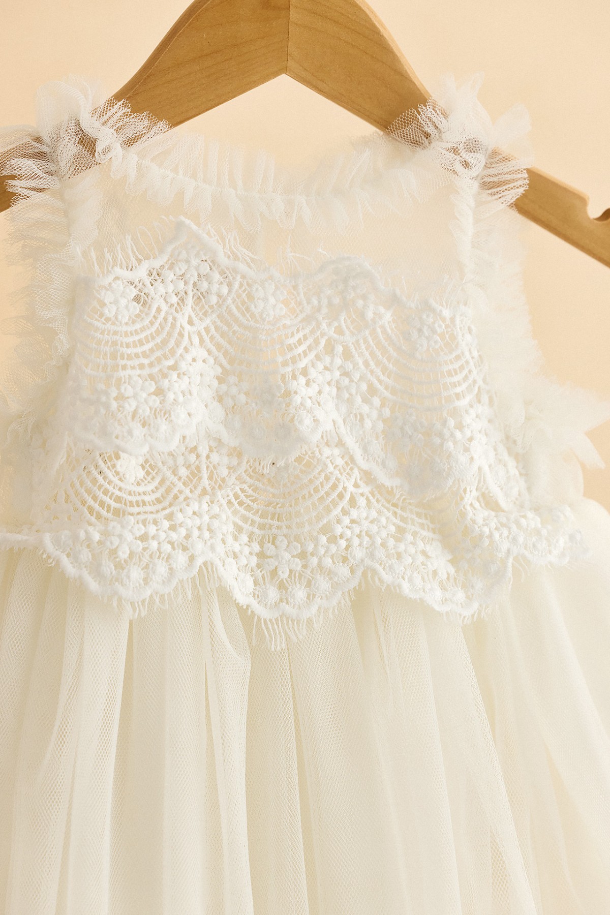 Βαπτιστικό φόρεμα με δαντέλα κουλές