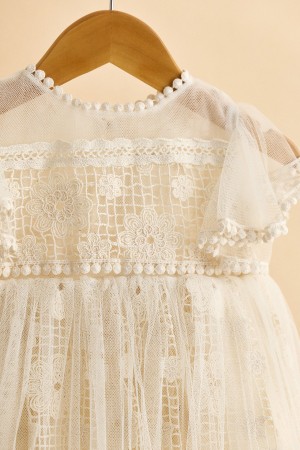 Βαπτιστικό φόρεμα εκρού δαντέλα λουλουδάκια και δίχτυ