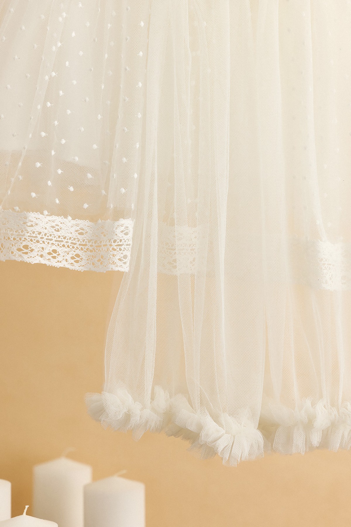 Βαπτιστικό φόρεμα με μισή τούλινη φούστα και πουά τούλι