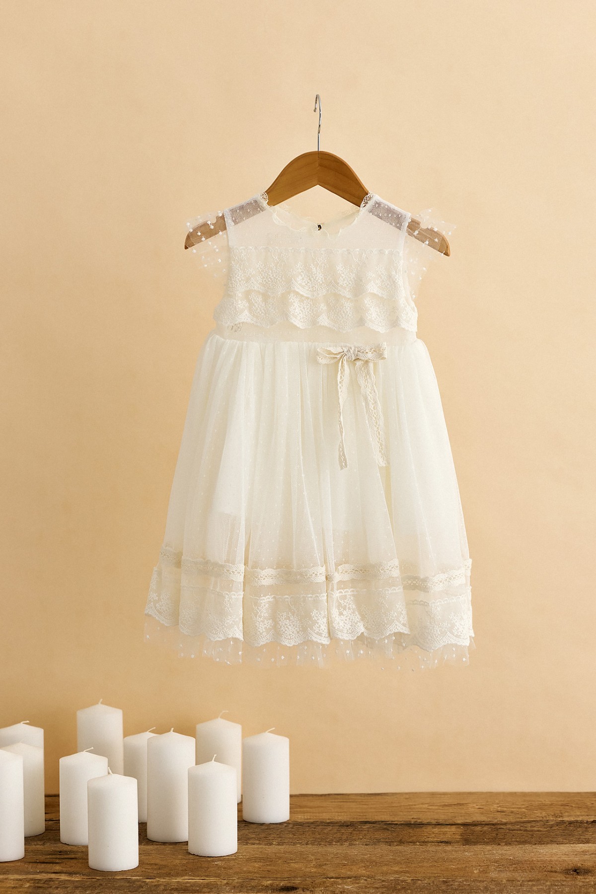 Εκρού βαπτιστικό φόρεμα με δαντέλα μη με λησμόνει