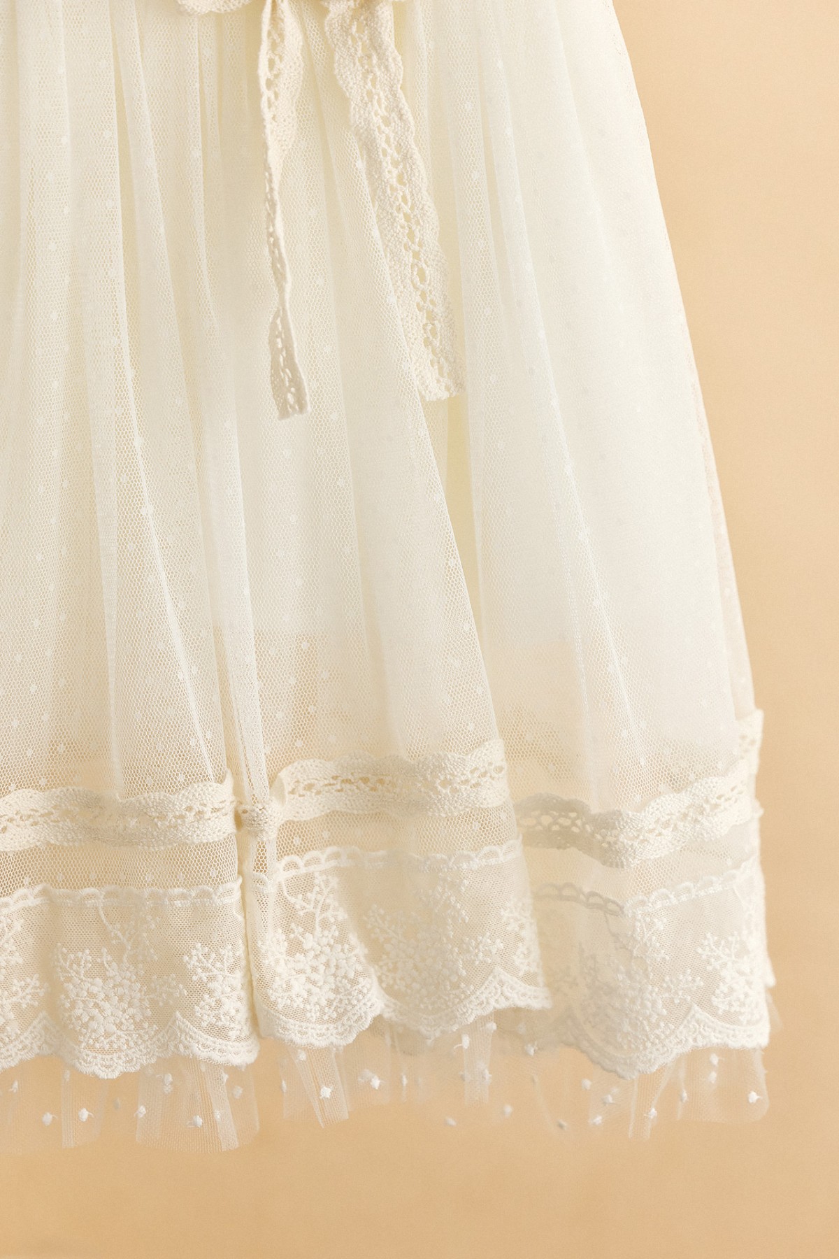 Εκρού βαπτιστικό φόρεμα με δαντέλα μη με λησμόνει