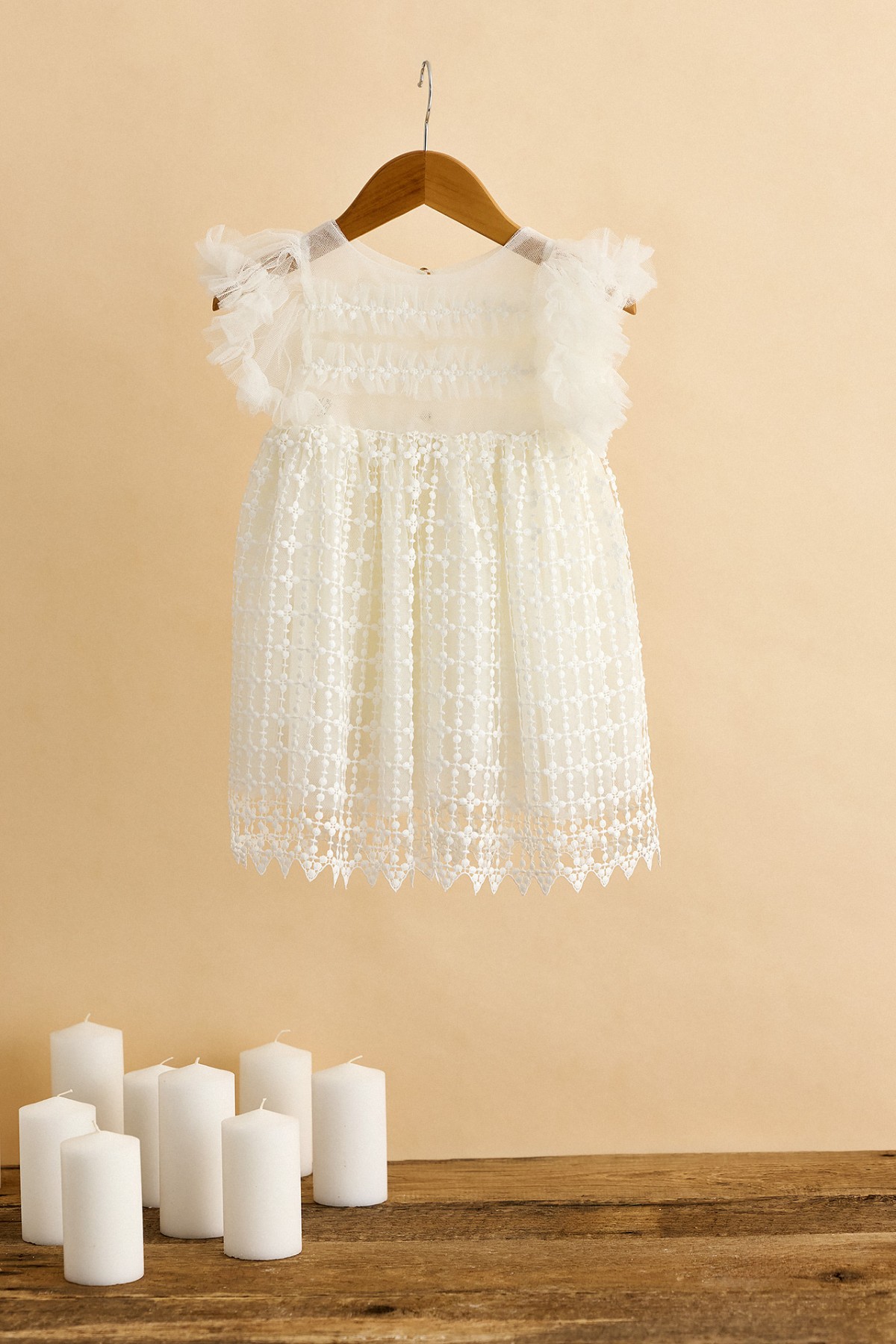 Βαπτιστικό φόρεμα με δαντέλα υπόλευκη γκυπούρ