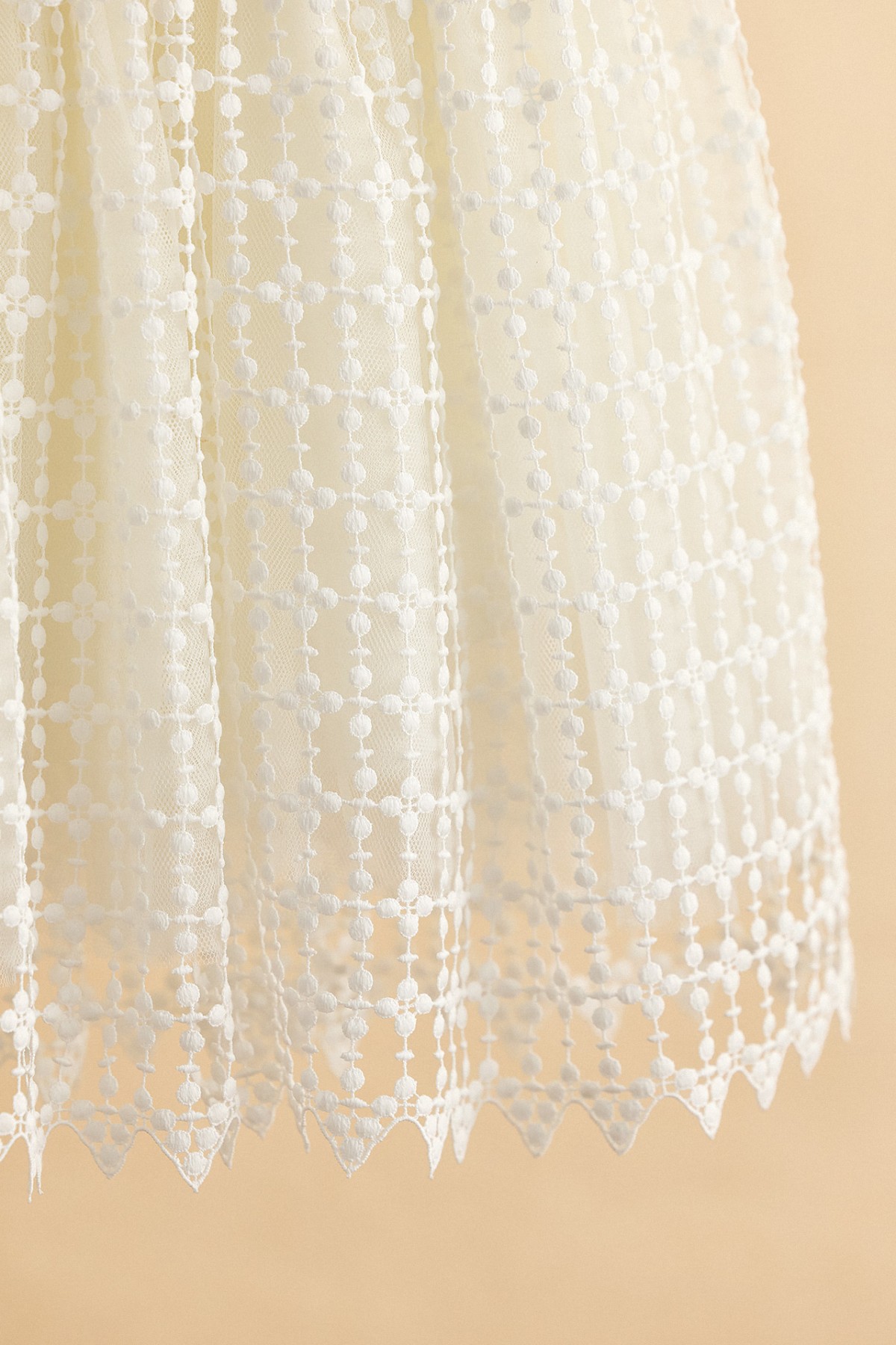 Βαπτιστικό φόρεμα με δαντέλα υπόλευκη γκυπούρ