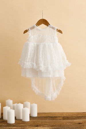Βαπτιστικό φόρεμα λευκό με πουά γκυπούρ δαντέλα με τούλινη πουά ουρά