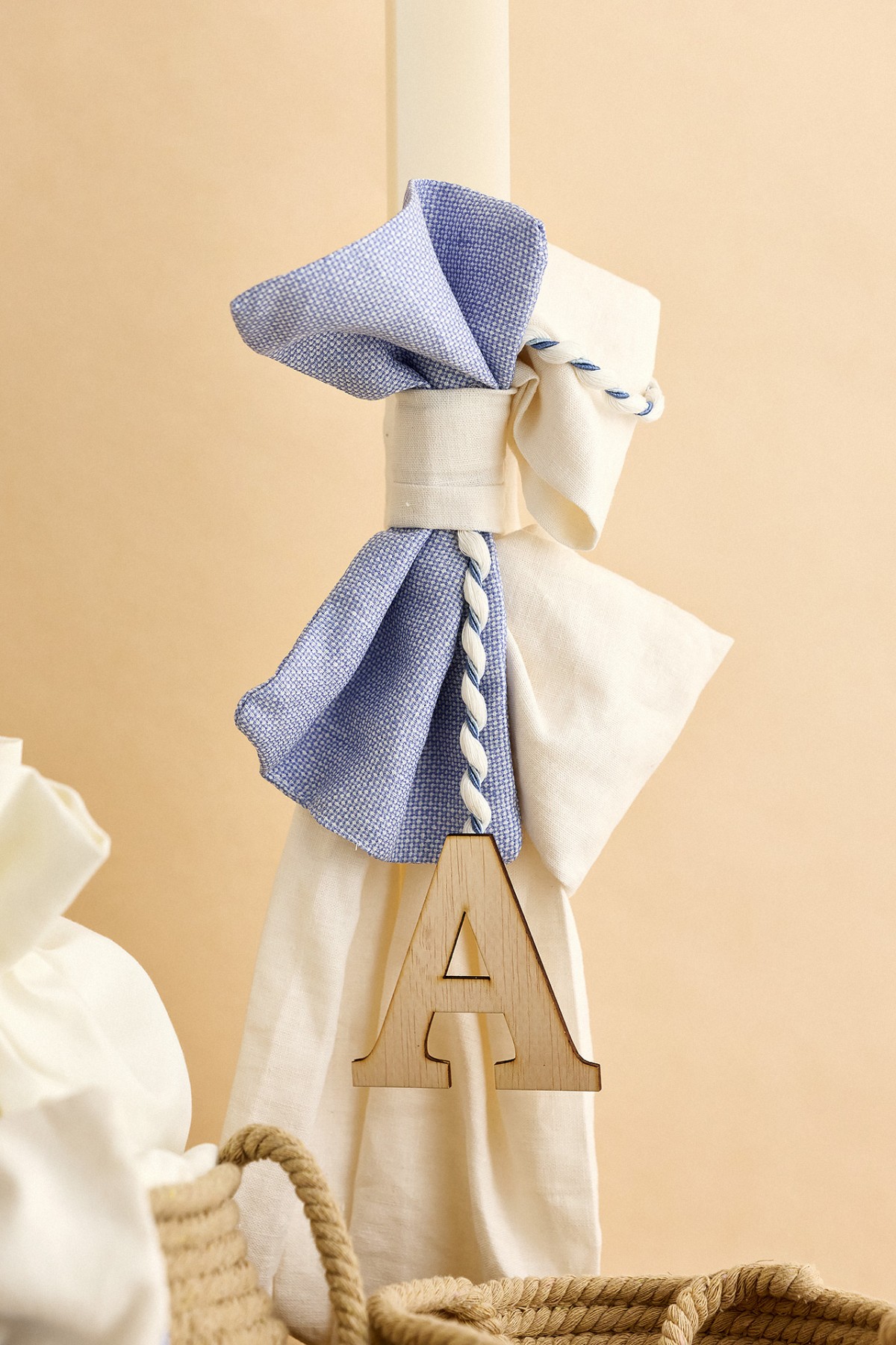 Λαμπάδα βάπτισης πλακέ με σιελ εκρού ύφασμα