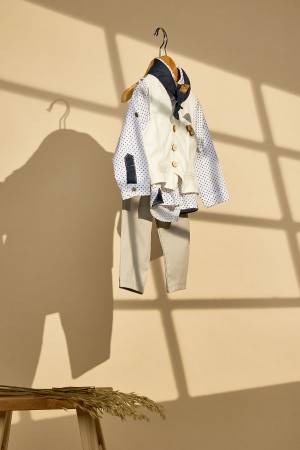 Βαπτιστικό σύνολο αγόρι με πουά πουκάμισο και γκρι παντελόνι