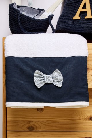 Λαδόπανα μπλε με ριγιέ παπιγιόν Λαδόπανα μπλε με ριγιέ παπιγιόν