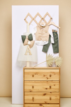 Εκρού λαμπάδα βάπτισης πλακέ με δύο λινούς φιόγκους σε μπεζ και χακί