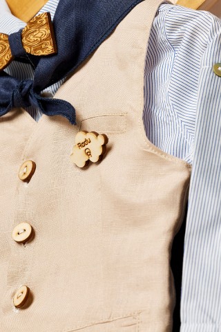 Βαπτιστικό σύνολο αγόρι με ριγιέ πουκάμισο και μπλε λινό παντελόνι