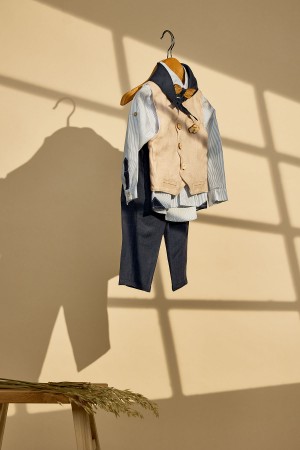 Βαπτιστικό σύνολο αγόρι με ριγιέ πουκάμισο και μπλε λινό παντελόνι