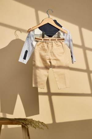 Βαπτιστικό σύνολο με μπεζ παντελόνι και πουά πουκάμισο