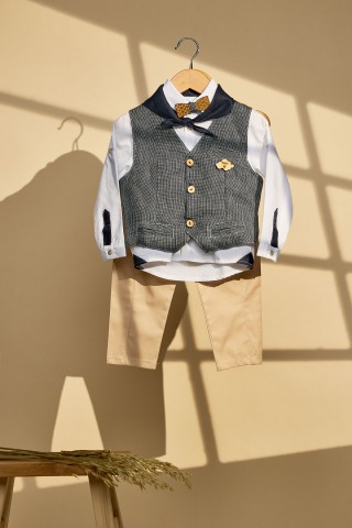 Βαπτιστικό σύνολο με μπεζ παντελόνικαι μπλε γιλέκο ψαροκόκκαλο