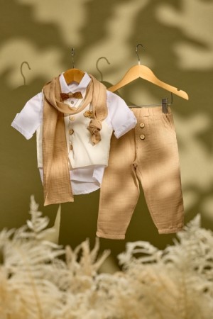 Βαπτιστικό σύνολο μπεζ βαμβακερό παντελόνι τσαλακωτή μουσελινα και υπόλευκο γιλέκο