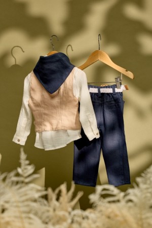 Βαπτιστικό σύνολο με μπλε παντελόνι λινό και πουκάμισο τσαλακωτή υπόλευκη μουσελίνα