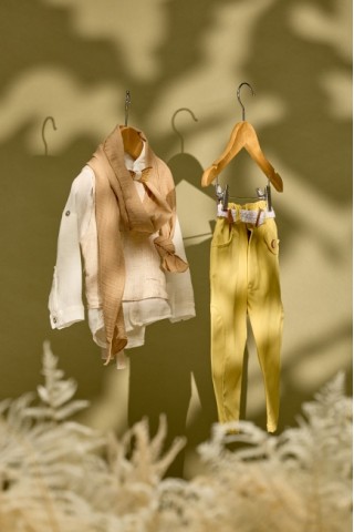 Βαπτιστικό σύνολο κροκί παντελόνι και λευκό πουκάμισο και μπεζ γιλέκο λινό