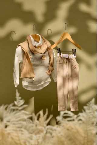 Βαπτιστικό σύνολο μπεζ λινό παντελόνι με χακί γιλέκο