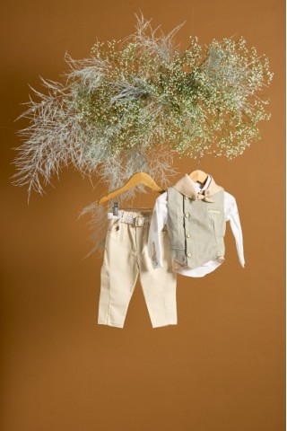 Βαπτιστικό σύνολο με χακί γιλέκο και εκρού παντελόνι