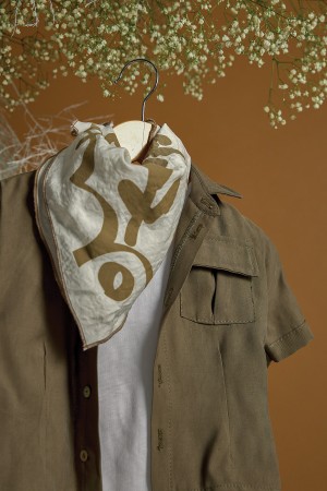 Βαπτιστικό σύνολο αγόρι με χακί πουκάμισο safari και λευκή μπλούζα