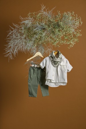 Βαπτιστικό σύνολο αγόρι με υπόλευκο πουκάμισο safari και λευκή μπλούζα