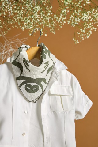 Βαπτιστικό σύνολο αγόρι με υπόλευκο πουκάμισο safari και λευκή μπλούζα