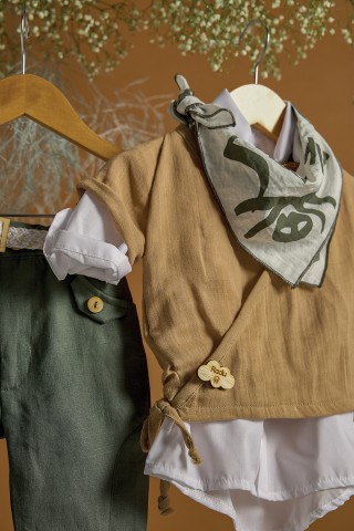 Βαπτιστικό σύνολο αγόρι με κρουαζέ μόκα ζακέτα και χακί λινό παντελόνι