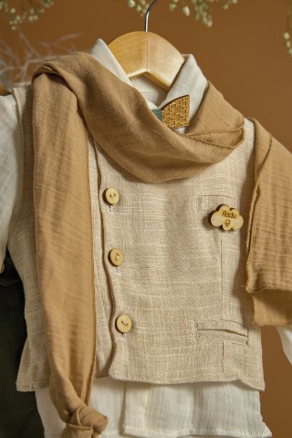 Βαπτιστικό σύνολο αγόρι με χακί παντελόνι λινό και υπόλευκο πουκάμισο από τσαλακωτή βαμβακερή μουσελίνα