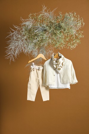 Βαπτιστικό σύνολο αγόρι με λευκό πουκάμισο με λεπτομέρειες από δίχτυ και εκρού παντελόνι