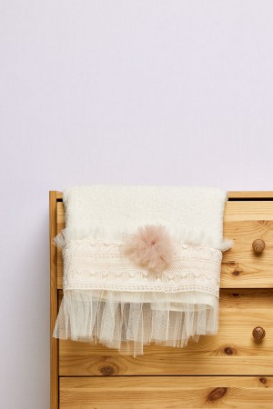 Λαδόπανα εκρού κορίτσι με σάπιο μήλο δαντέλα και λουλούδι τούλινο