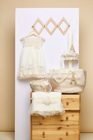 Τσάντα βάπτισης κορδόνι εκρού με το μικρό τσαντάκι για τα λαδοσέτ και η λαμπάδα βάπτισης με εκρού δαντέλα μη με λησμόνει