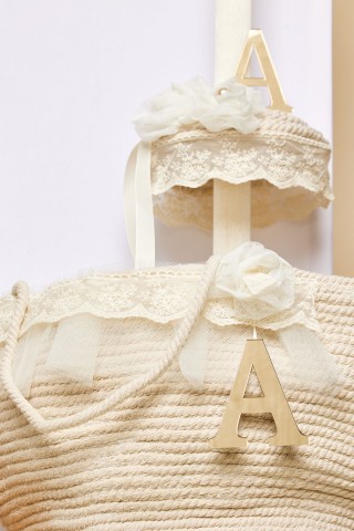 Εκρού λαμπάδα πλακέ με εκρού κορδόνι και δαντέλα ''μη με λησμόνει''