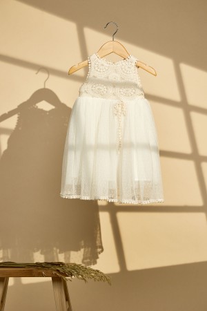 Βαπτιστικό φόρεμα εκρού με στρόγγυλη δαντέλα τσιγγελάκι