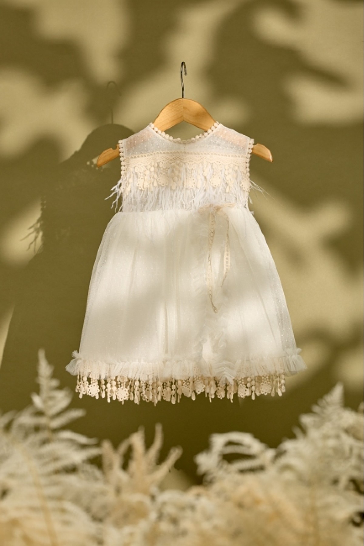 Βαπτιστικό φόρεμα εκρού με φτερά και ψιλό πουά τούλι 