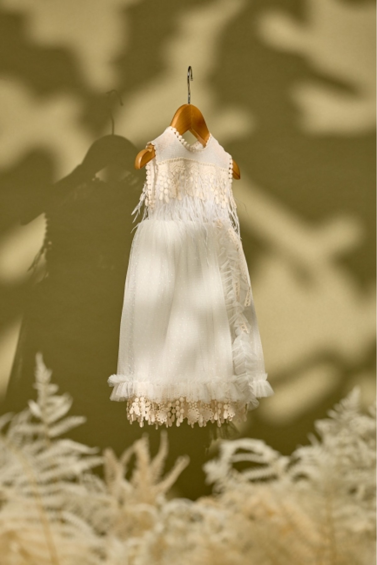 Βαπτιστικό φόρεμα εκρού με φτερά και ψιλό πουά τούλι 