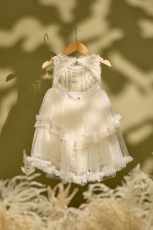 Εκρού φόρεμα βάπτισης με εκρού βαμβακερά τετράγωνα στη δαντέλα