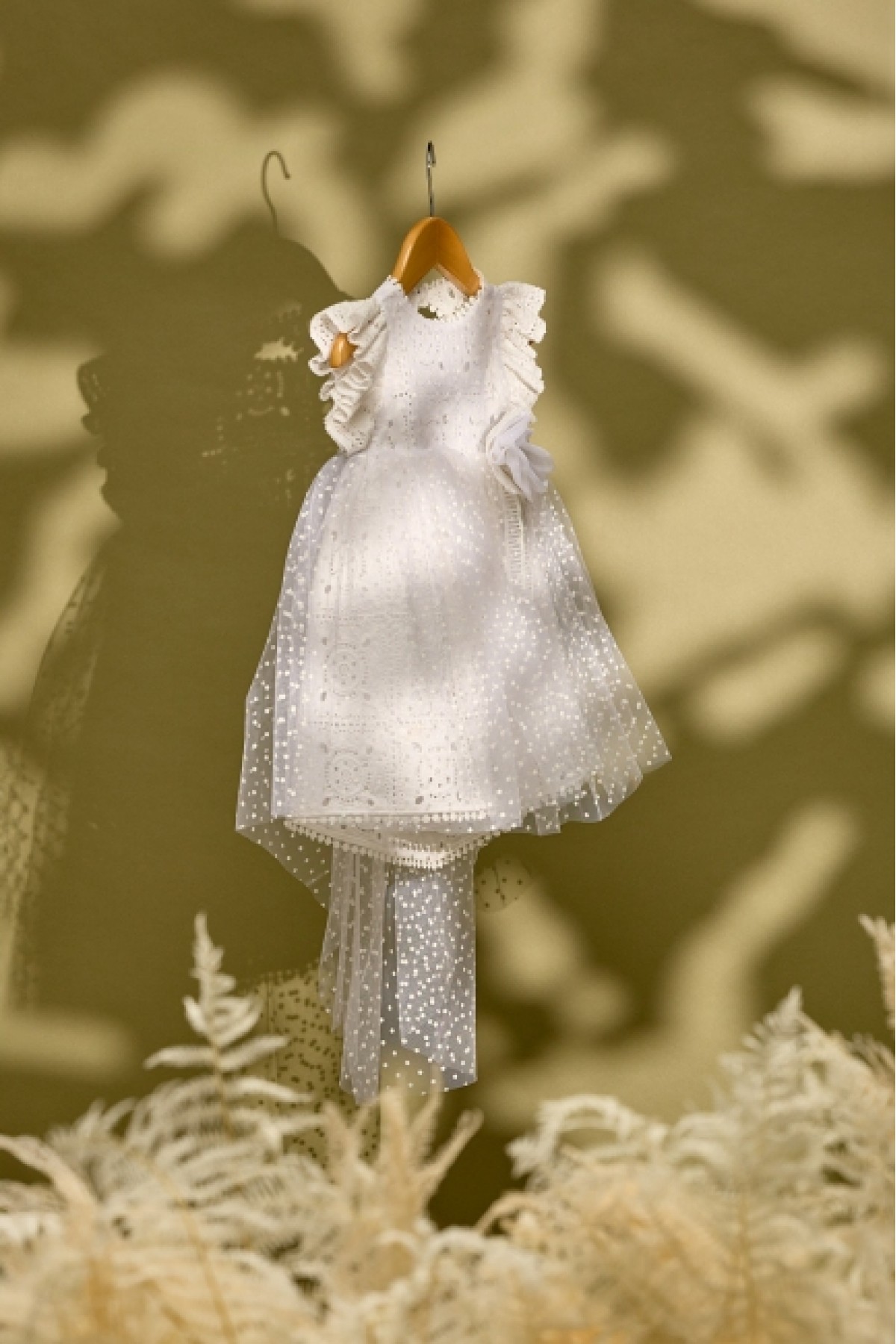 Λευκό βαπτιστικό φόρεμα πουά και δαντέλα με τετράγωνα