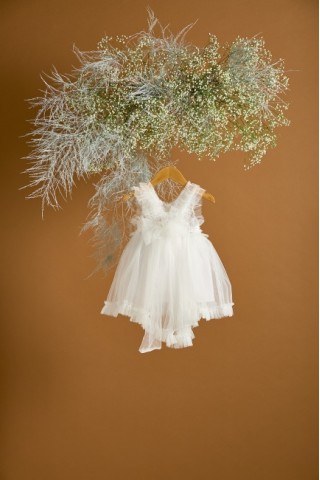 Βαπτιστικό πακέτο λευκό minimal με βαπτιστικό φόρεμα λαμπάδα και καπελιέρα