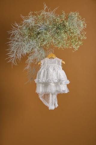 Βαπτιστικό φόρεμα λευκό με πουά γκυπούρ δαντέλα με τούλινη πουά ουρά Βαπτιστικό φόρεμα λευκό με πουά γκυπούρ δαντέλα με τούλινη πουά ουρά