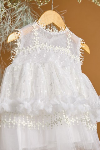 Βαπτιστικό φόρεμα λευκό με πουά γκυπούρ δαντέλα με τούλινη πουά ουρά Βαπτιστικό φόρεμα λευκό με πουά γκυπούρ δαντέλα με τούλινη πουά ουρά