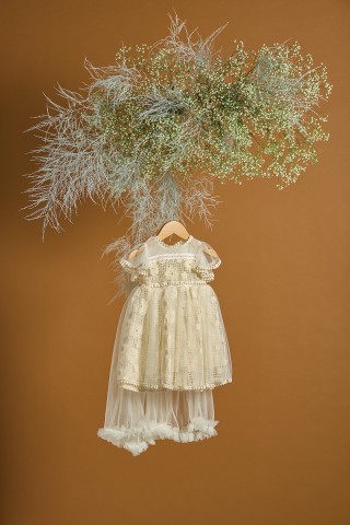 Βαπτιστικό φόρεμα με δαντέλα με λουλούδια σε δίχτυ και τούλινη ουρά που αφαιρείται