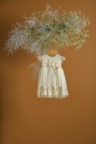 Εκρού βαπτιστικό φόρεμα με δαντέλα μη με λησμόνει