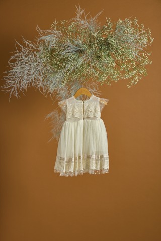 Εκρού βαπτιστικό φόρεμα με δαντέλα μη με λησμόνει